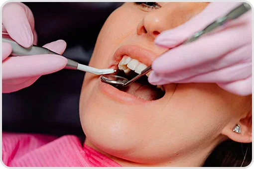 Patient receiving dental cleaning by dentist in Coyoacán. Close, professional and trustworthy care near me.